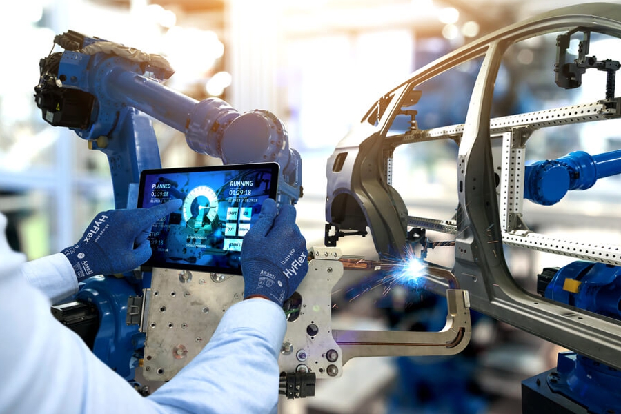 Handle with care! What are the risks for workers in EV environments?